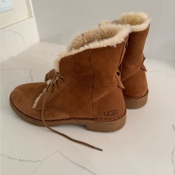 UGG Women's Quincy Boots Size 7 - Picture 5 of 13